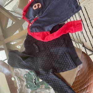 Boys 3T 2 sweatshirts and 1 long sleeve shirt Brands old navy, Carter’s, Oshkosh